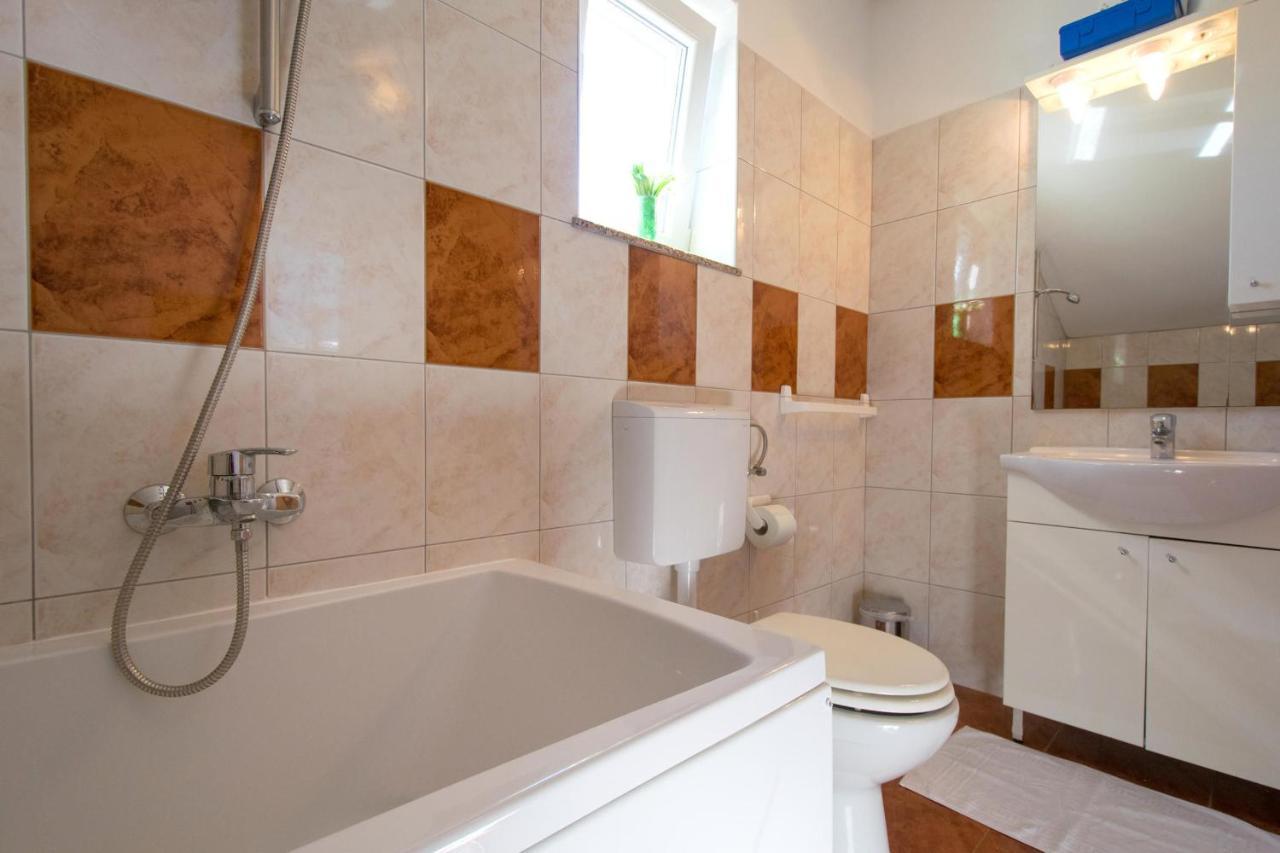 Apartments Mladenka มาลินสกา ภายนอก รูปภาพ