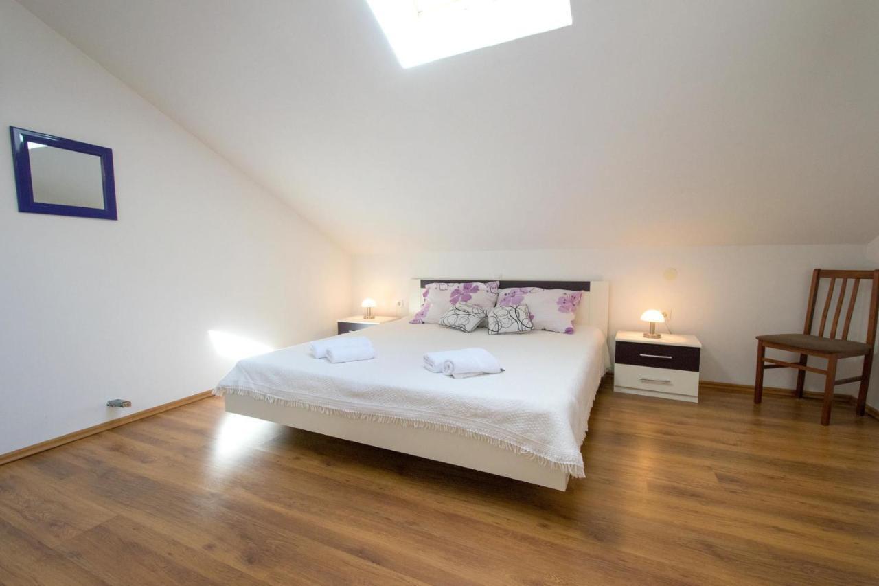 Apartments Mladenka มาลินสกา ภายนอก รูปภาพ