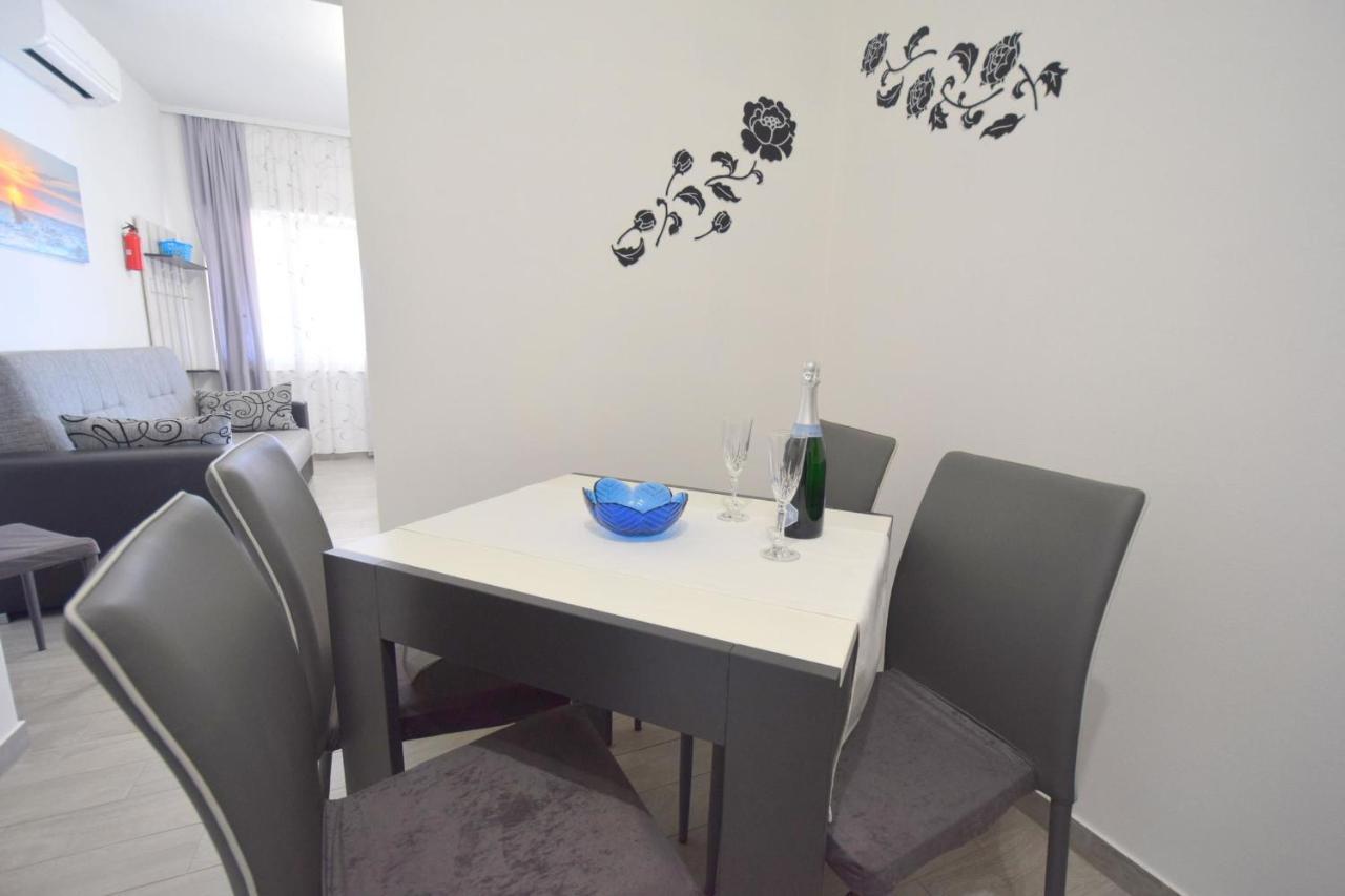 Apartments Mladenka มาลินสกา ภายนอก รูปภาพ