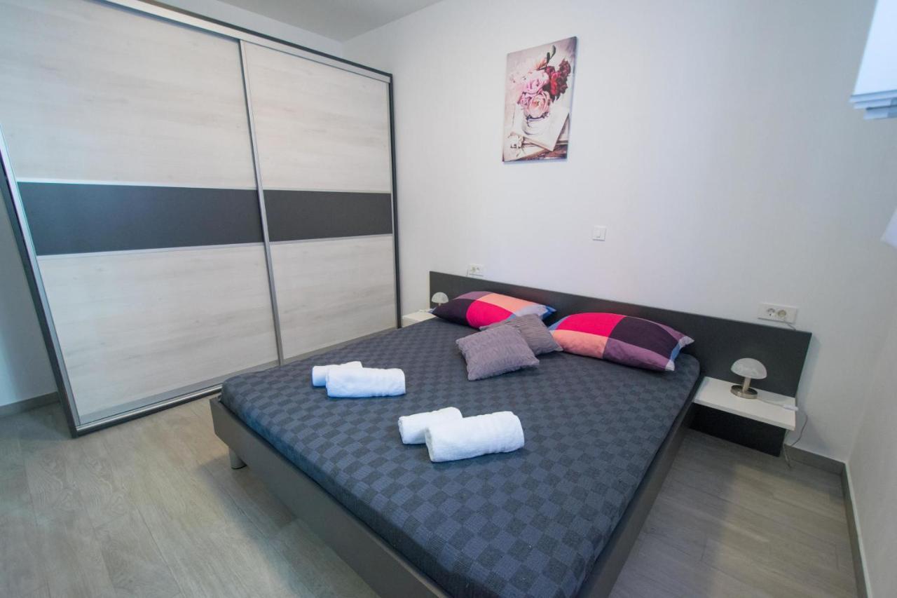 Apartments Mladenka มาลินสกา ภายนอก รูปภาพ