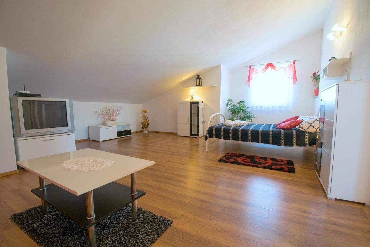 Apartments Mladenka มาลินสกา ภายนอก รูปภาพ