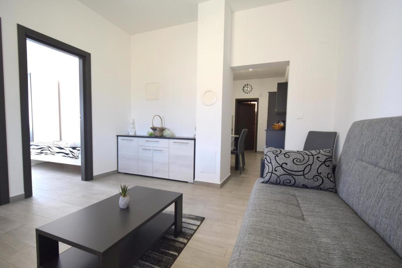 Apartments Mladenka มาลินสกา ภายนอก รูปภาพ