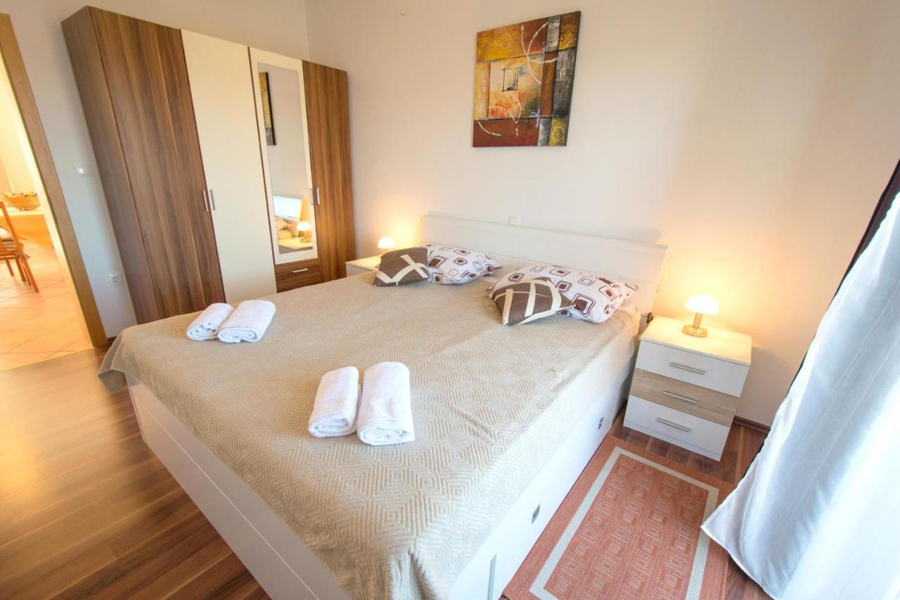 Apartments Mladenka มาลินสกา ภายนอก รูปภาพ