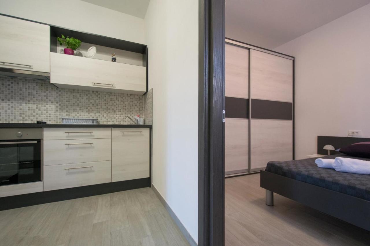 Apartments Mladenka มาลินสกา ภายนอก รูปภาพ
