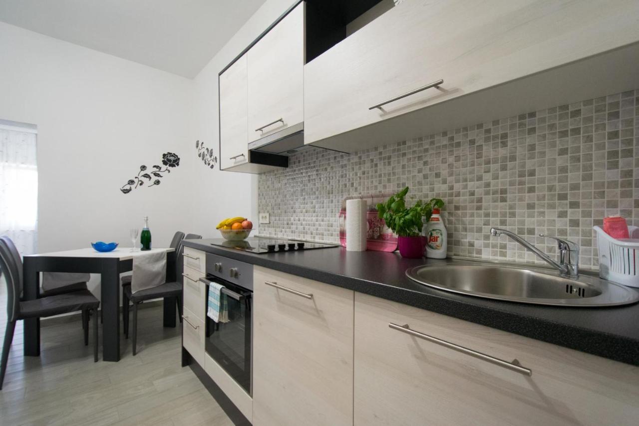 Apartments Mladenka มาลินสกา ภายนอก รูปภาพ