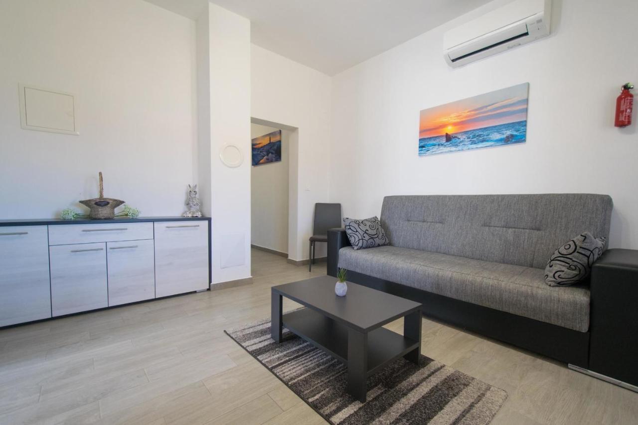 Apartments Mladenka มาลินสกา ภายนอก รูปภาพ