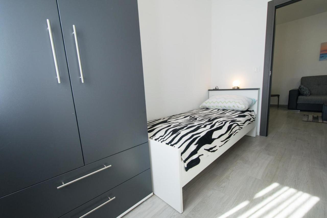 Apartments Mladenka มาลินสกา ภายนอก รูปภาพ