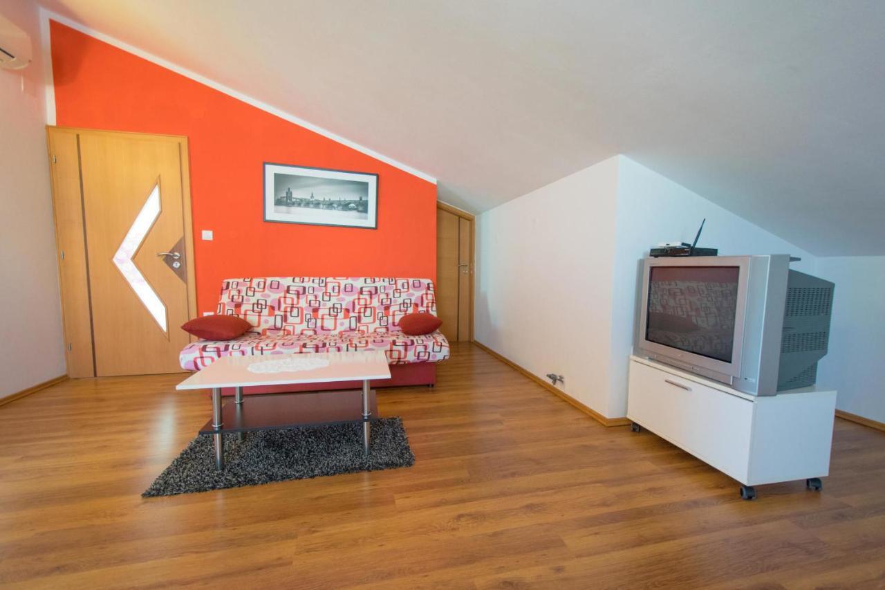 Apartments Mladenka มาลินสกา ภายนอก รูปภาพ