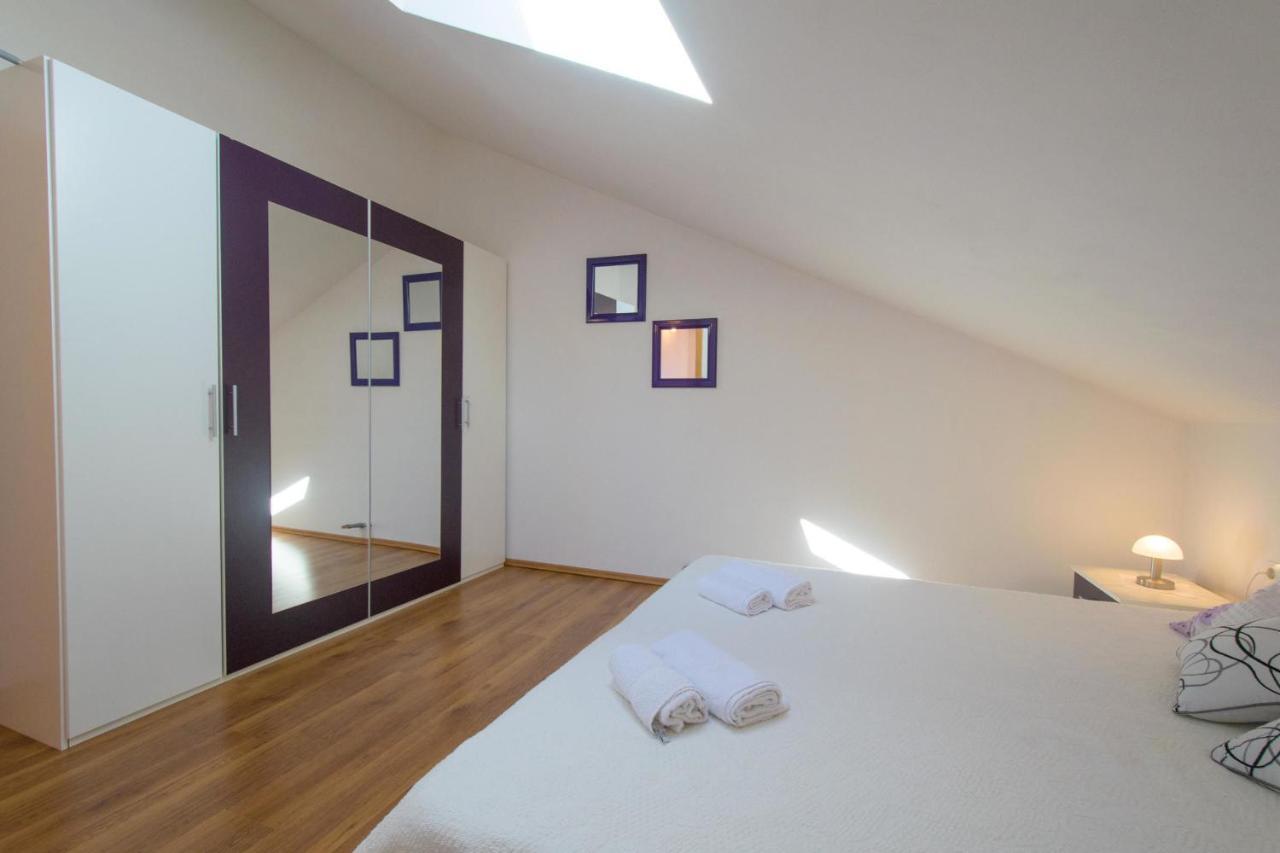 Apartments Mladenka มาลินสกา ภายนอก รูปภาพ