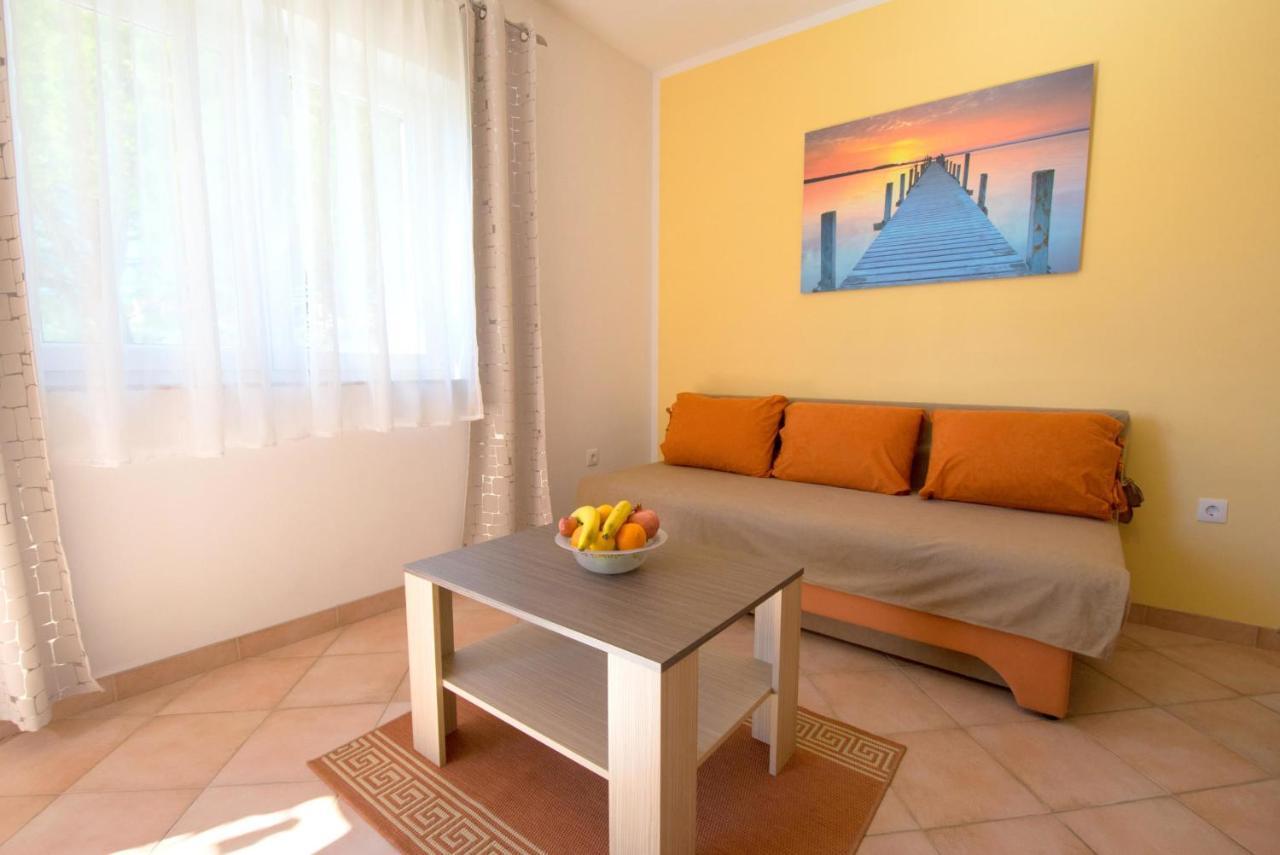 Apartments Mladenka มาลินสกา ภายนอก รูปภาพ