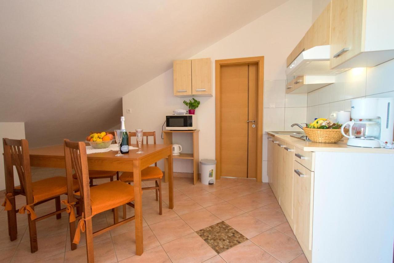 Apartments Mladenka มาลินสกา ภายนอก รูปภาพ