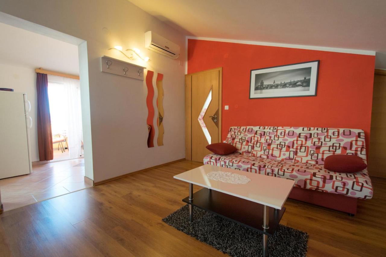 Apartments Mladenka มาลินสกา ภายนอก รูปภาพ