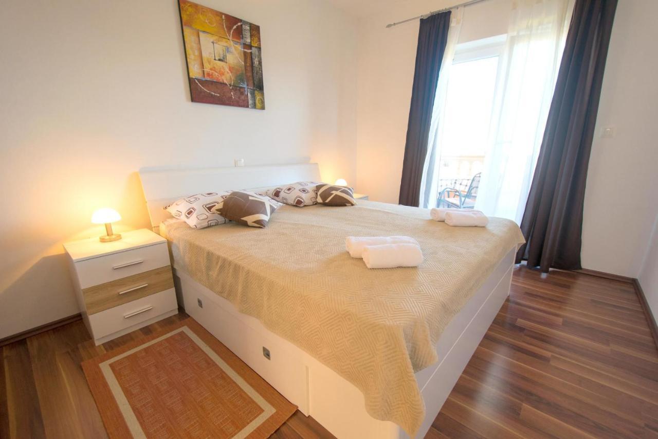 Apartments Mladenka มาลินสกา ภายนอก รูปภาพ