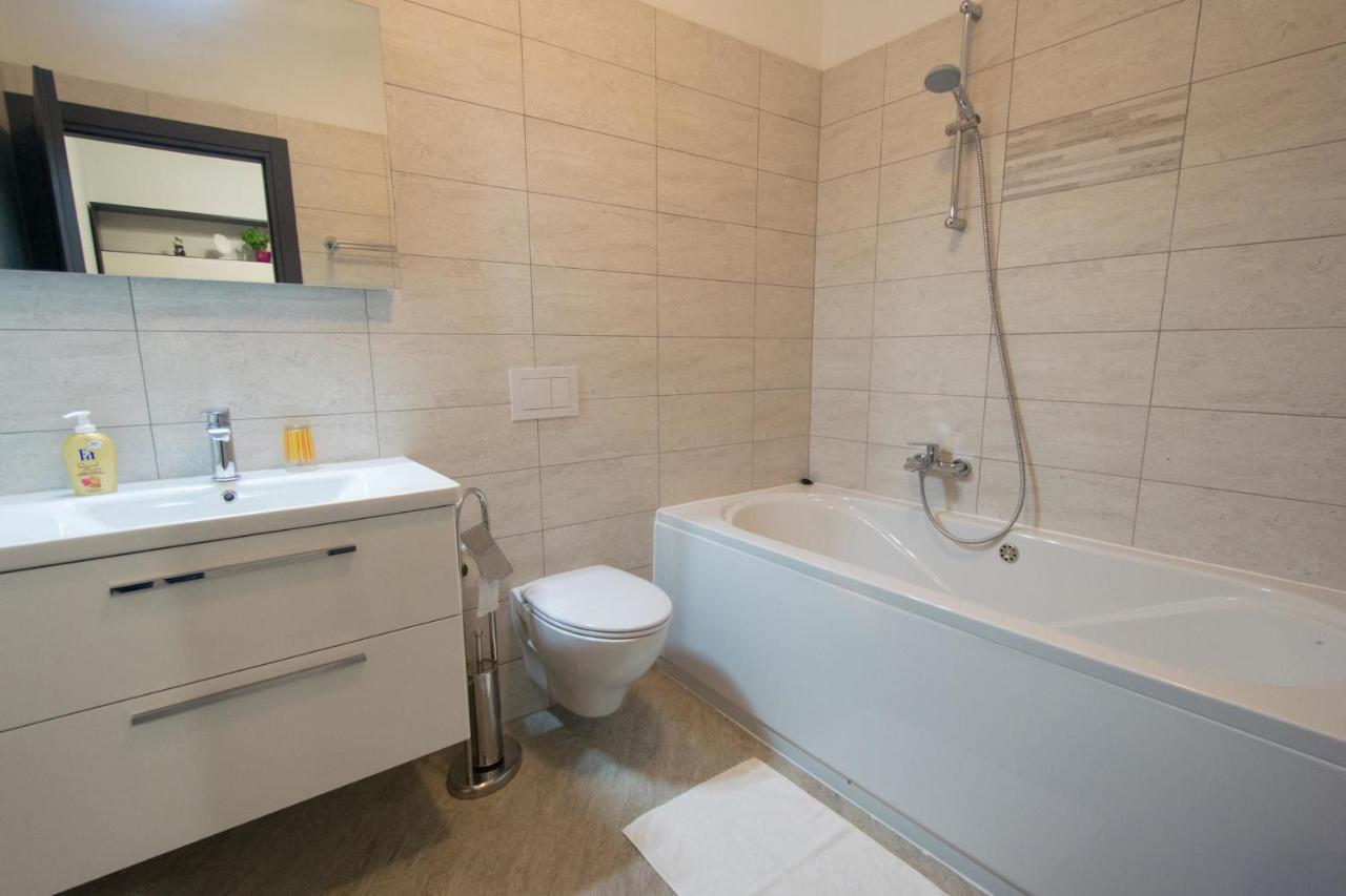 Apartments Mladenka มาลินสกา ภายนอก รูปภาพ