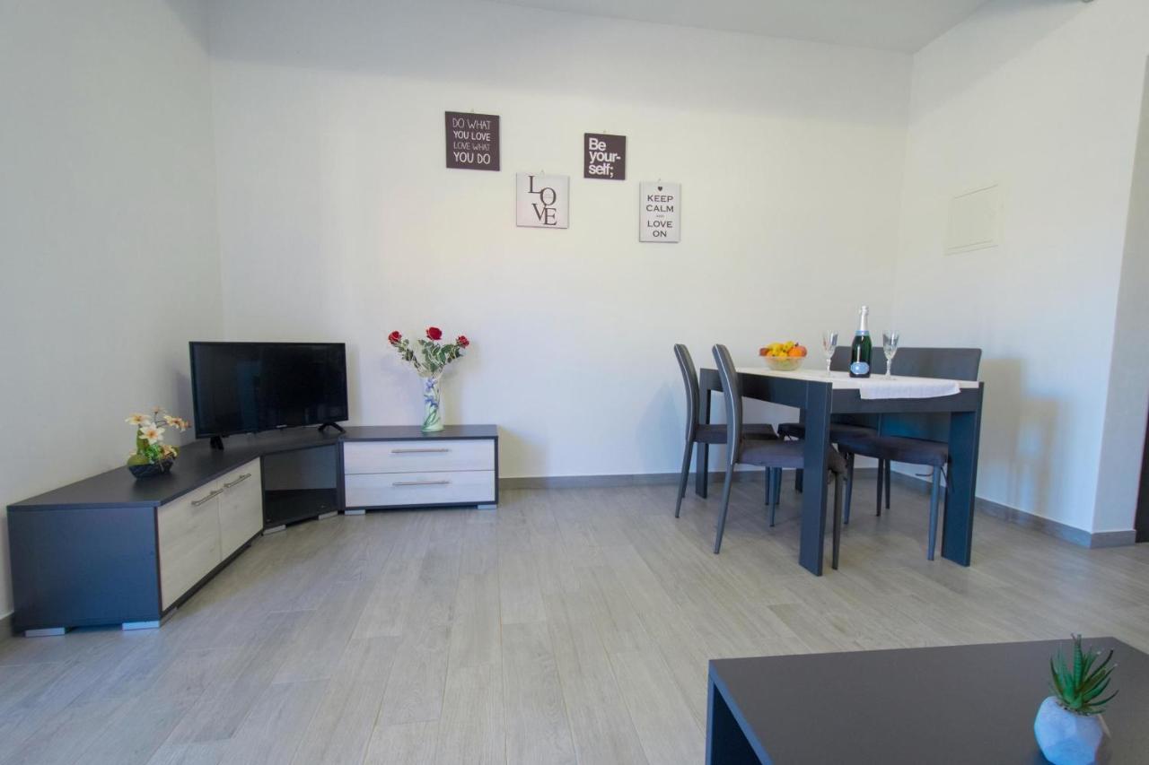 Apartments Mladenka มาลินสกา ภายนอก รูปภาพ
